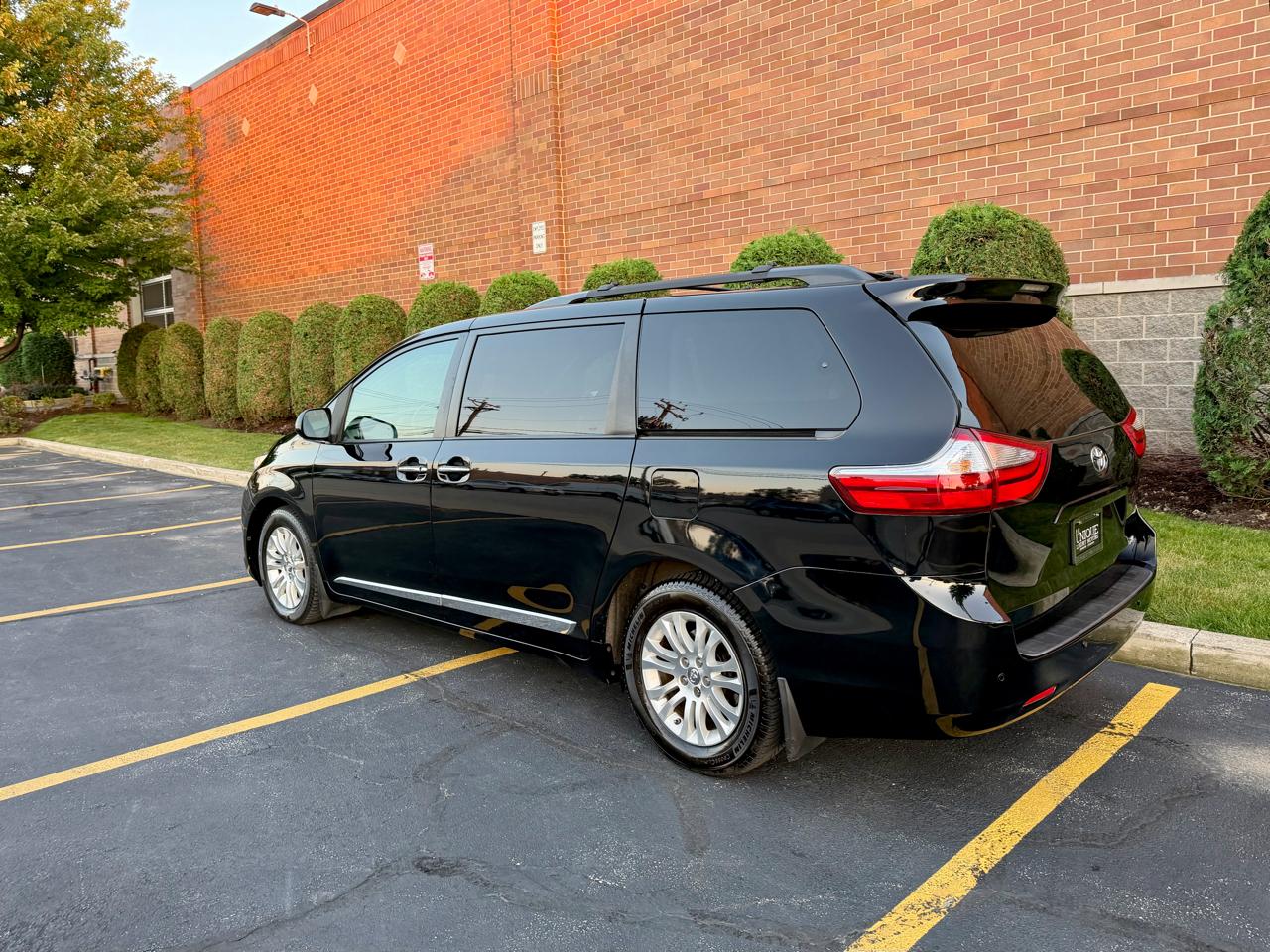 Toyota Sienna Limited Premium 7-Passenger 2017