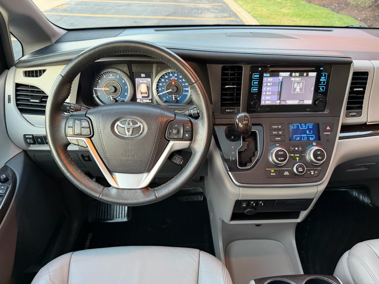 Toyota Sienna Limited Premium 7-Passenger 2017