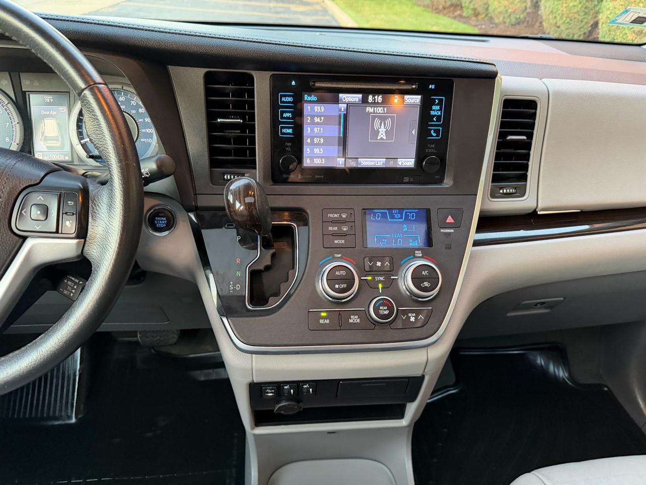 Toyota Sienna Limited Premium 7-Passenger 2017