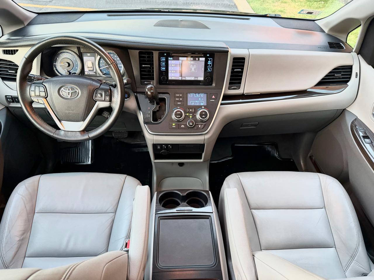 Toyota Sienna Limited Premium 7-Passenger 2017
