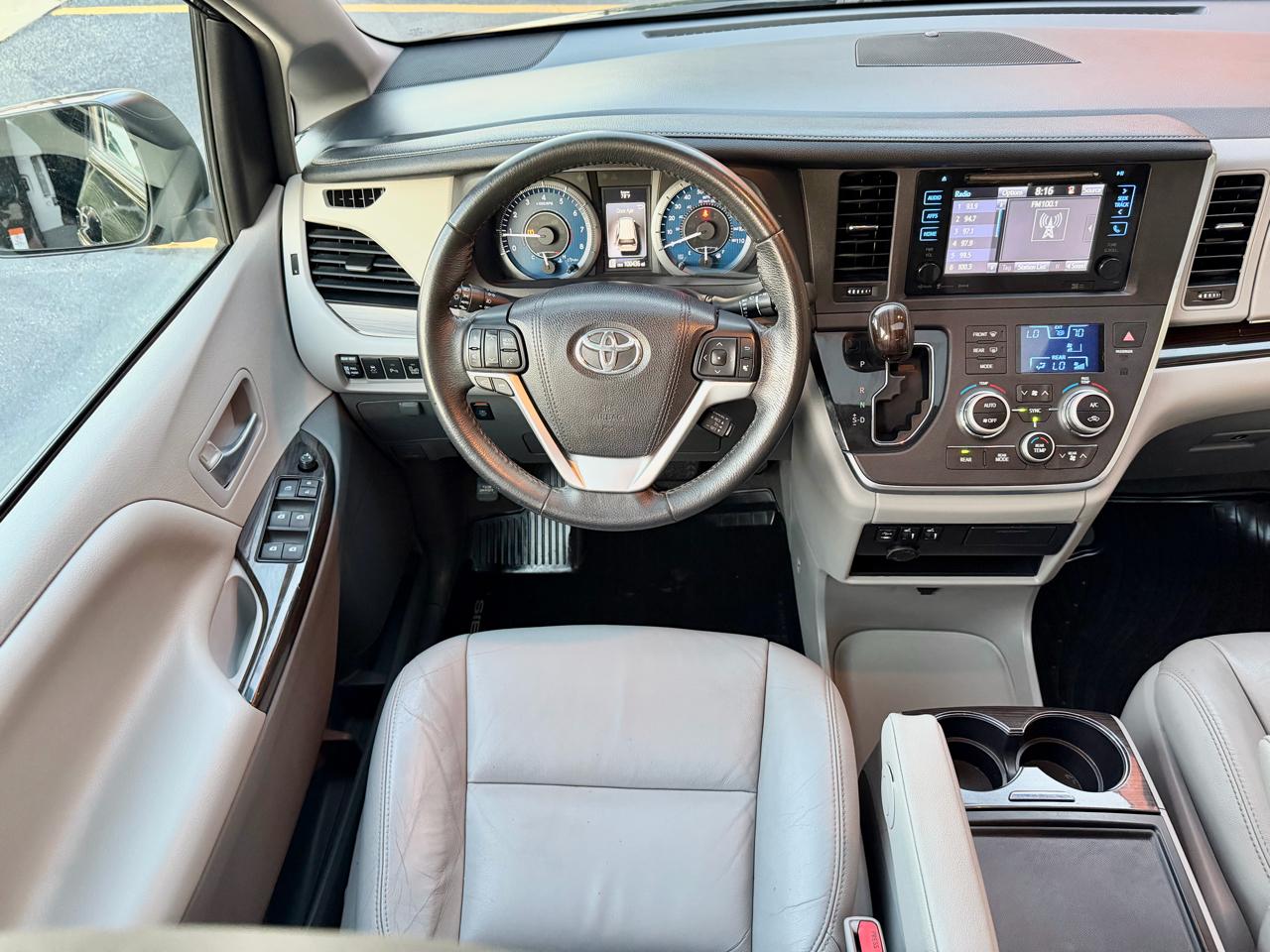 Toyota Sienna Limited Premium 7-Passenger 2017