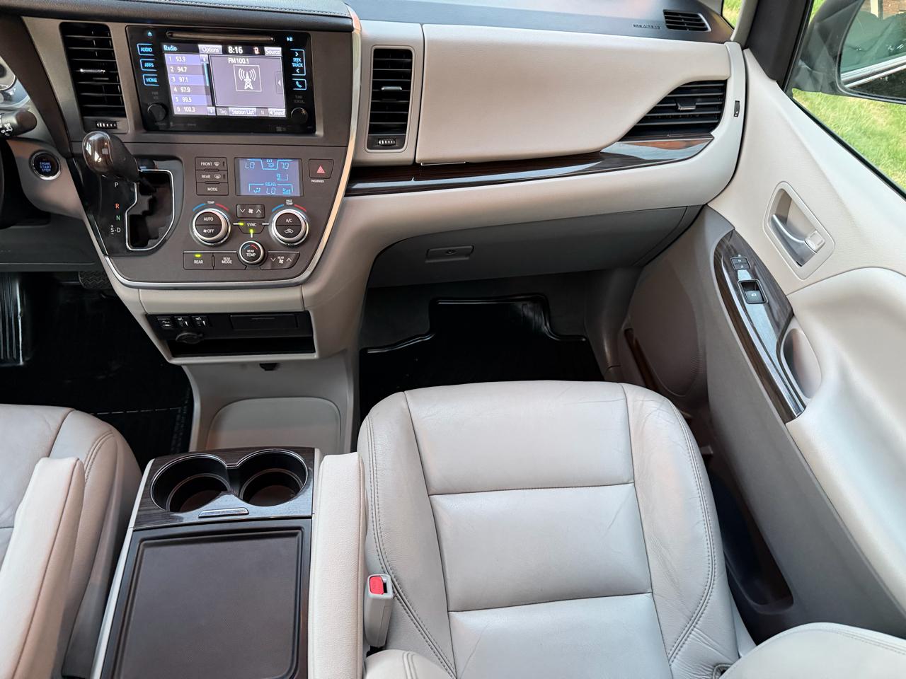 Toyota Sienna Limited Premium 7-Passenger 2017