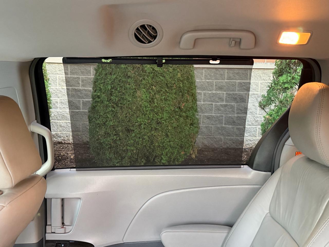 Toyota Sienna Limited Premium 7-Passenger 2017