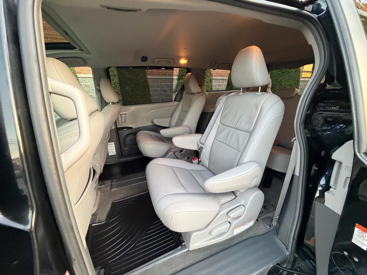 Toyota Sienna Limited Premium 7-Passenger 2017