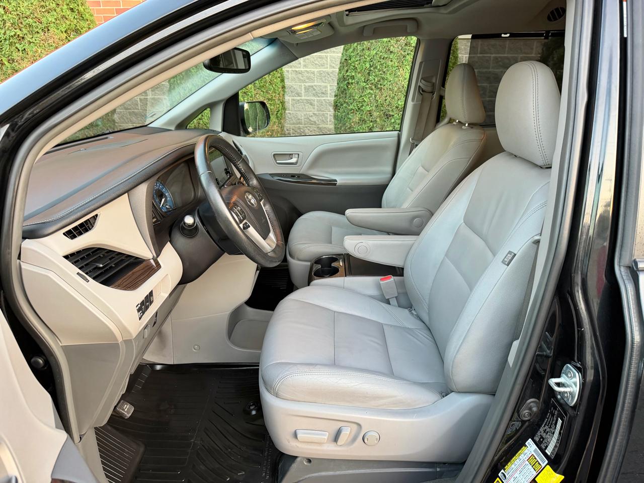 Toyota Sienna Limited Premium 7-Passenger 2017
