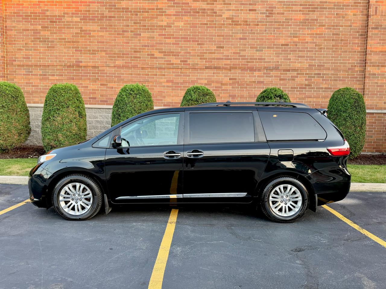 Toyota Sienna Limited Premium 7-Passenger 2017