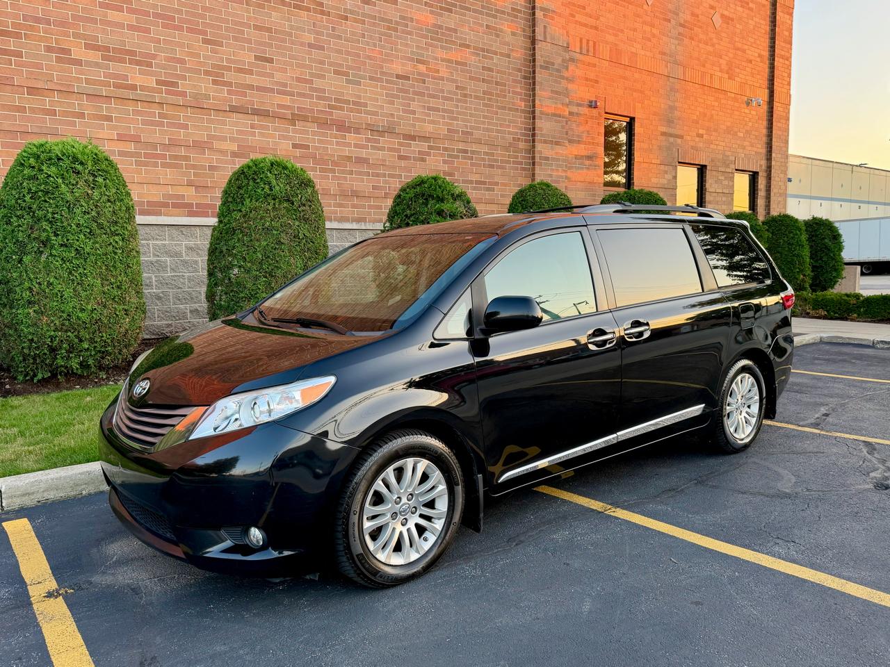 Toyota Sienna Limited Premium 7-Passenger 2017