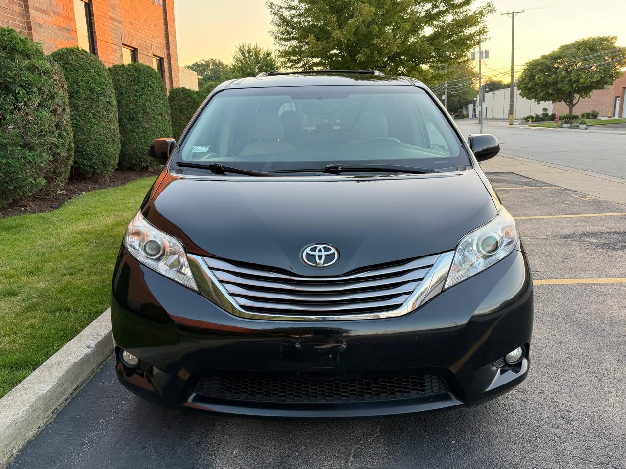 Toyota Sienna Limited Premium 7-Passenger 2017
