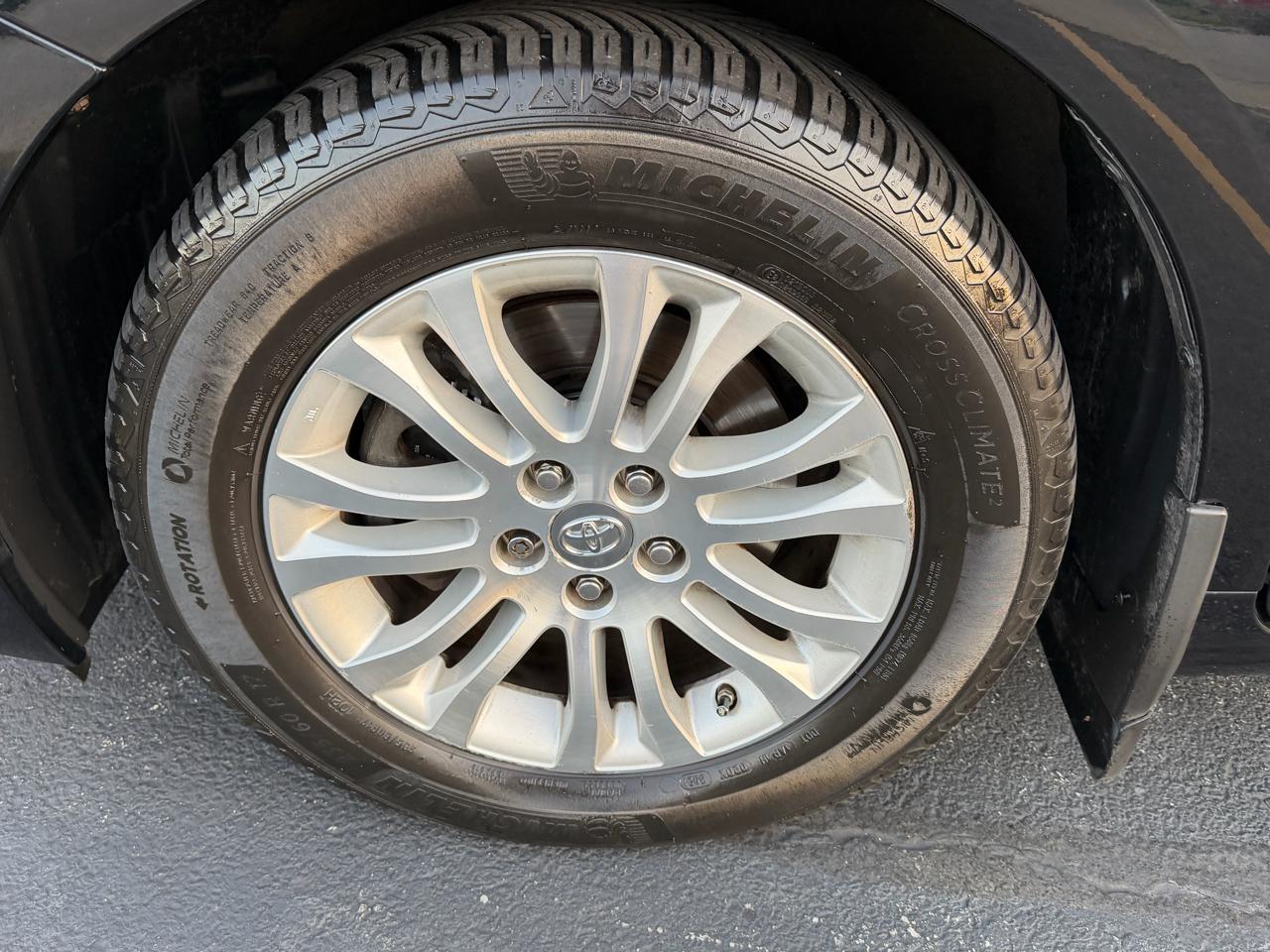 Toyota Sienna Limited Premium 7-Passenger 2017