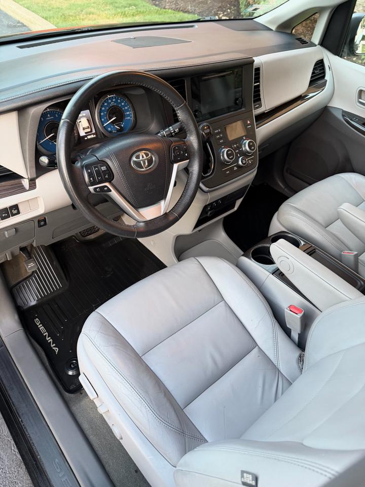 Toyota Sienna Limited Premium 7-Passenger 2017