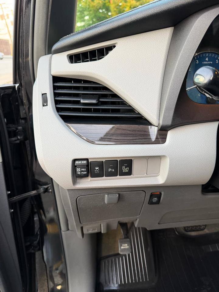 Toyota Sienna Limited Premium 7-Passenger 2017