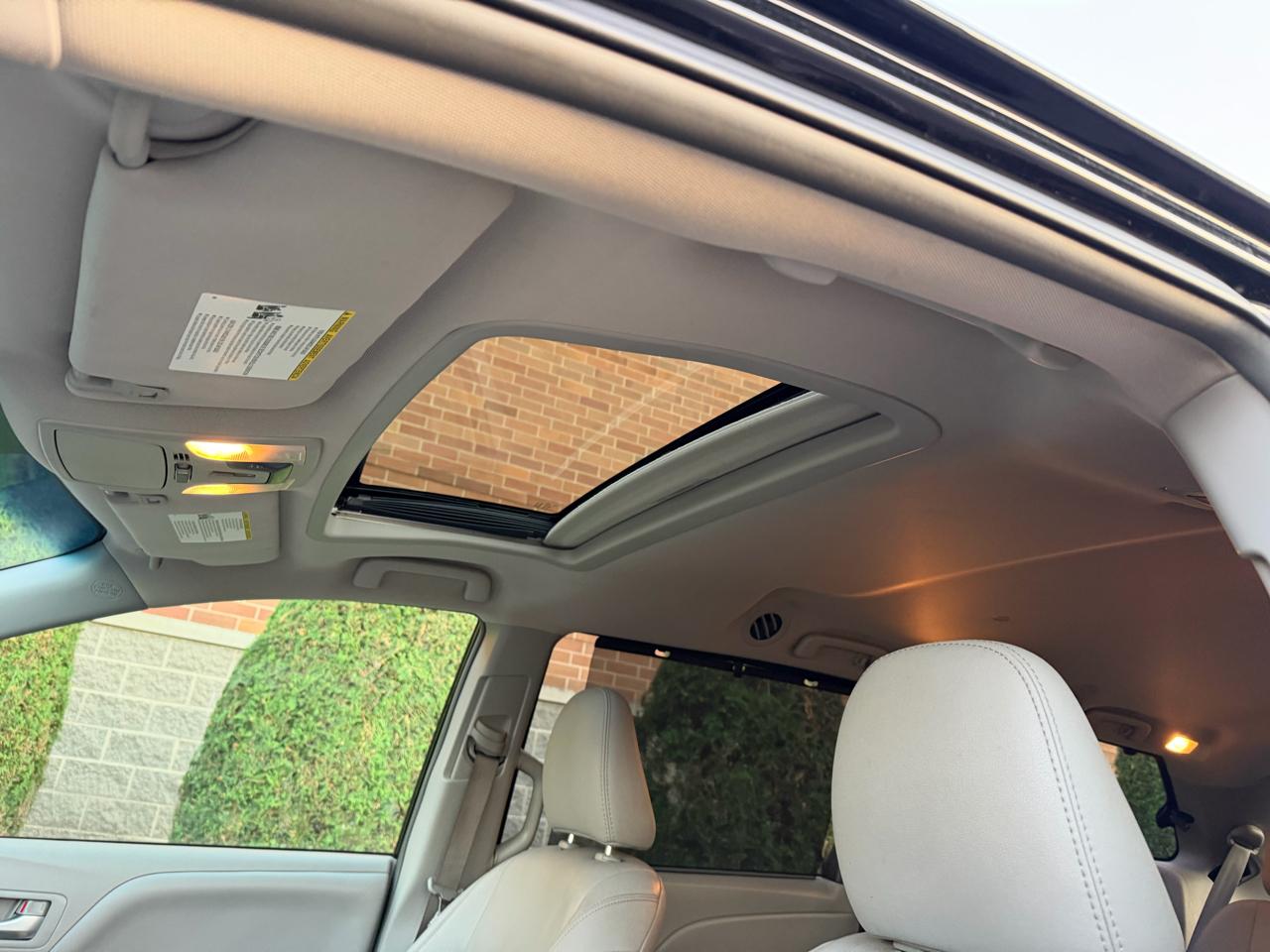Toyota Sienna Limited Premium 7-Passenger 2017