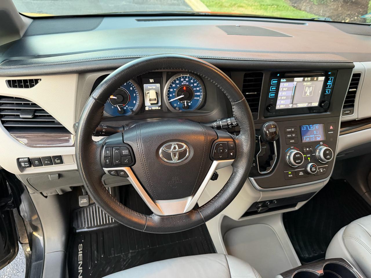 Toyota Sienna Limited Premium 7-Passenger 2017