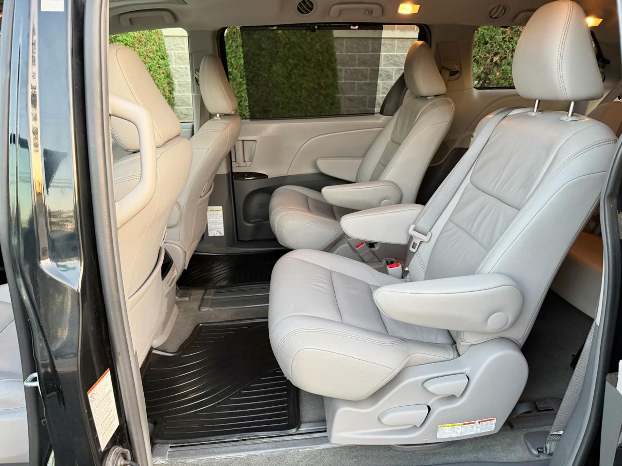 Toyota Sienna Limited Premium 7-Passenger 2017