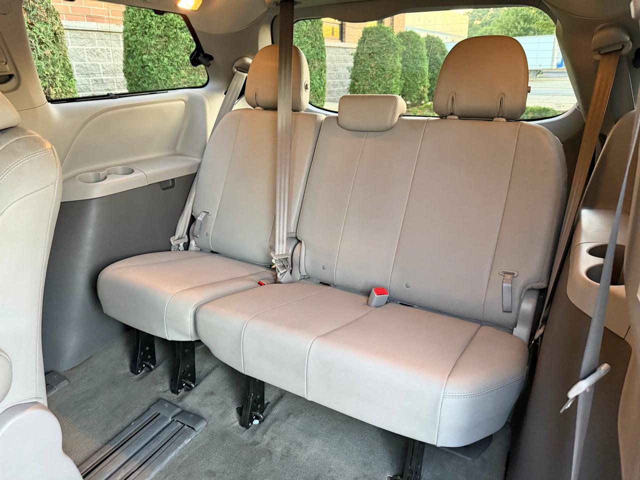 Toyota Sienna Limited Premium 7-Passenger 2017