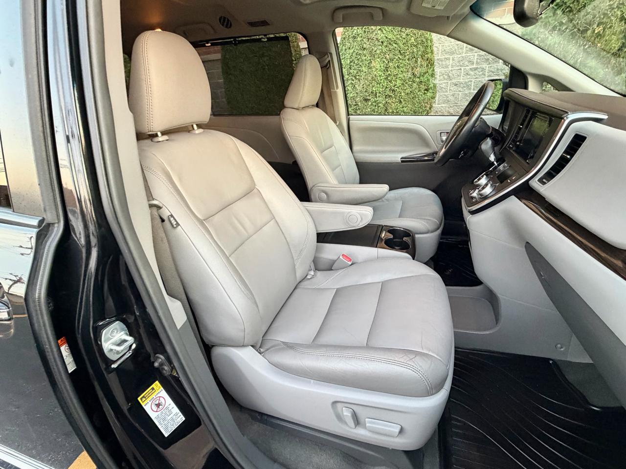 Toyota Sienna Limited Premium 7-Passenger 2017