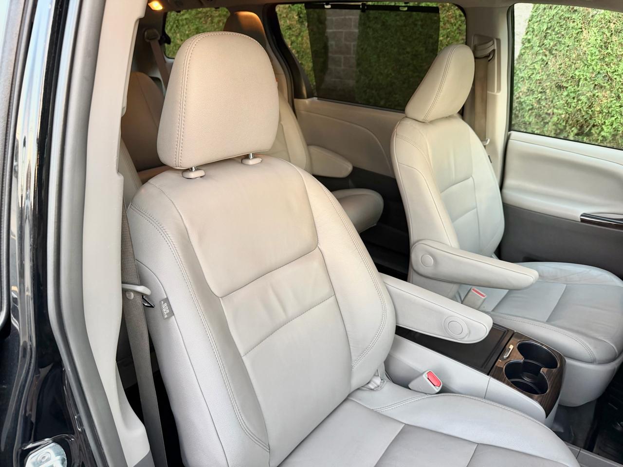 Toyota Sienna Limited Premium 7-Passenger 2017