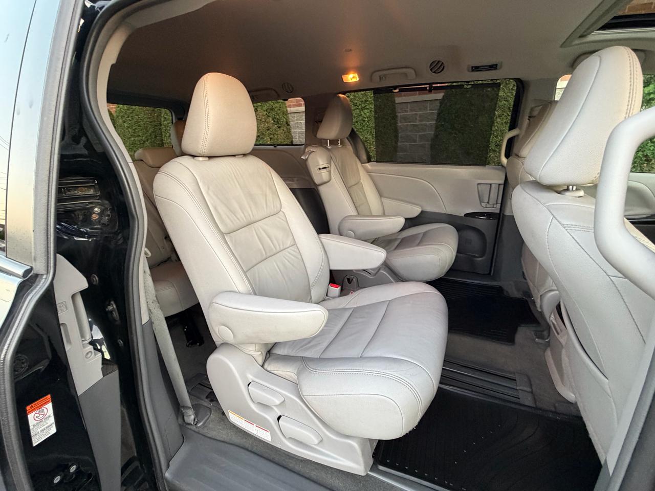 Toyota Sienna Limited Premium 7-Passenger 2017