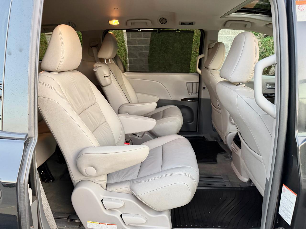 Toyota Sienna Limited Premium 7-Passenger 2017