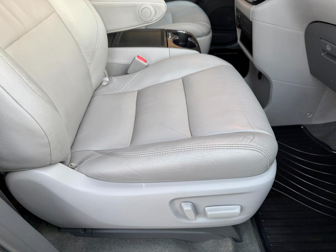 Toyota Sienna Limited Premium 7-Passenger 2017