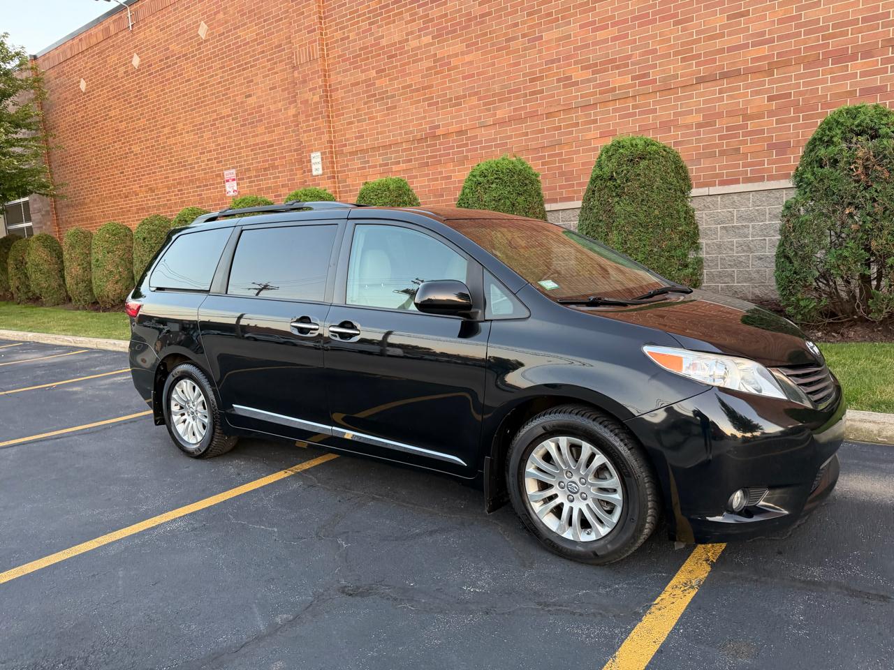 Toyota Sienna Limited Premium 7-Passenger 2017