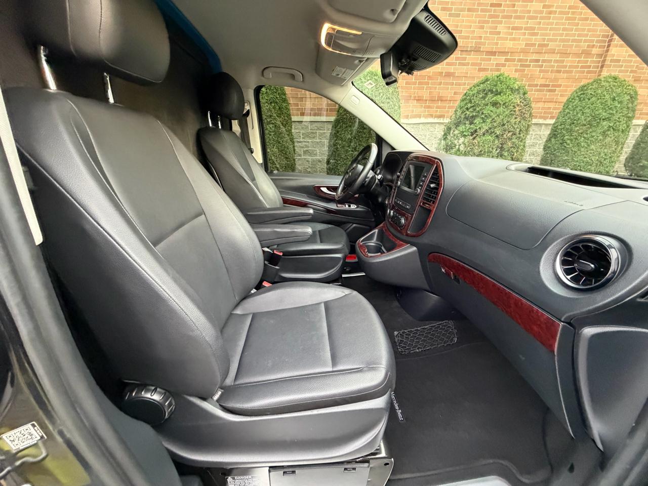 Mercedes-Benz Metris Passenger Van 2021