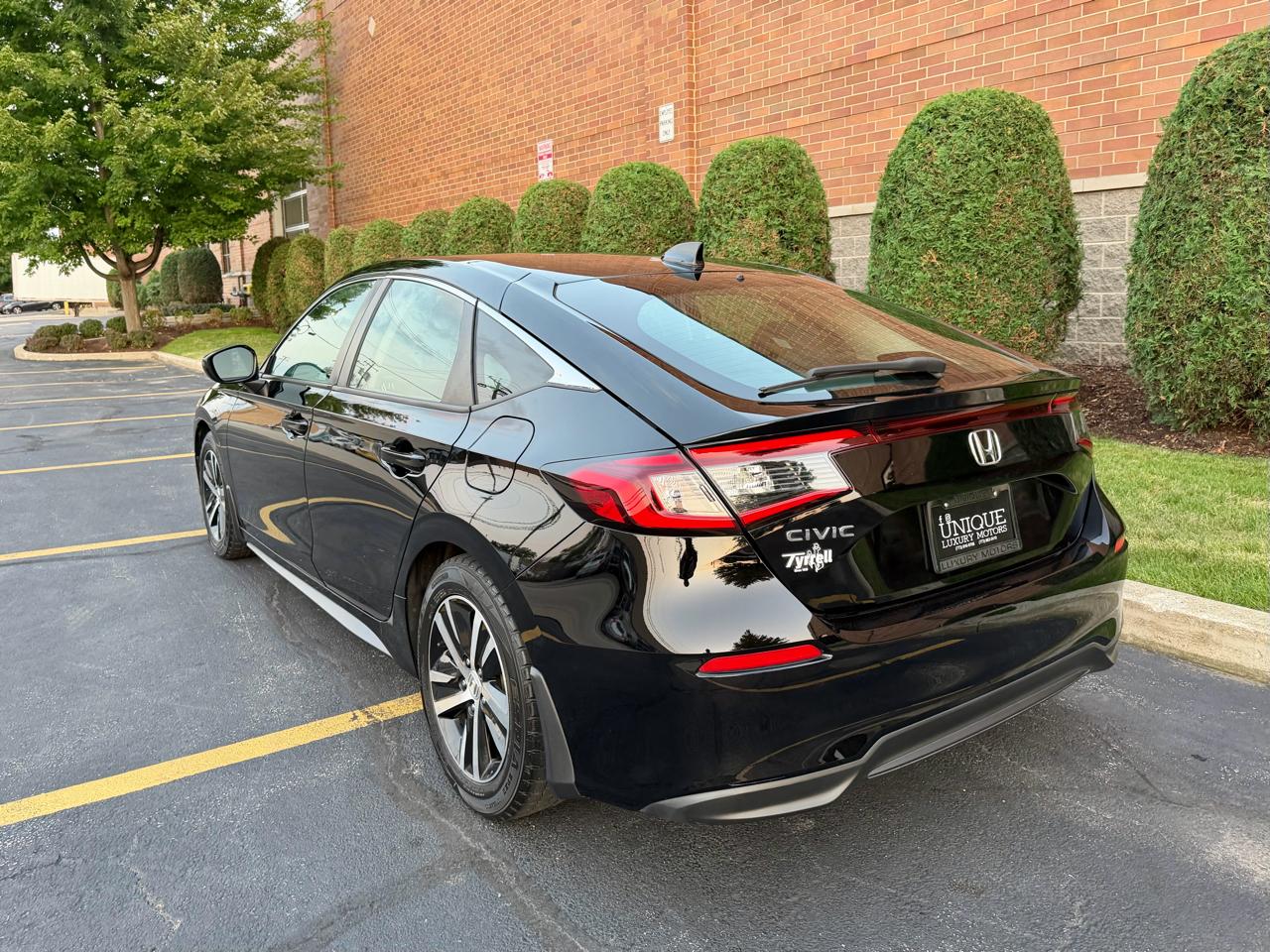 Honda Civic LX Hatchback 2023