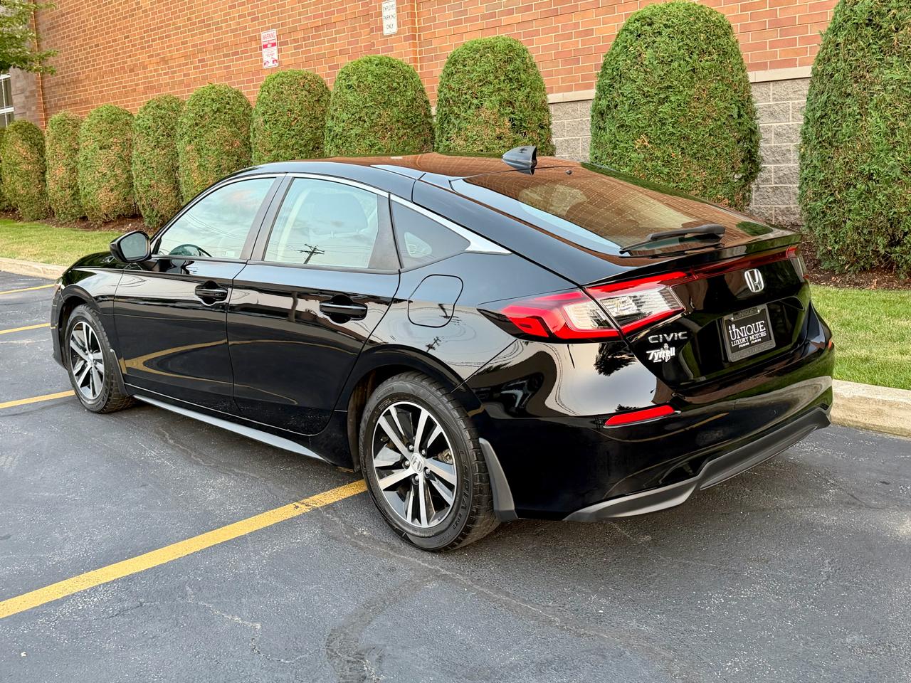 Honda Civic LX Hatchback 2023