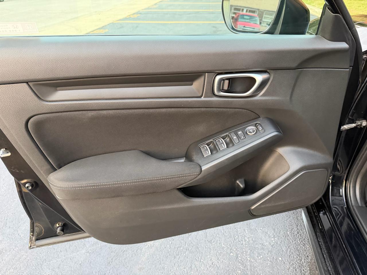 Honda Civic LX Hatchback 2023