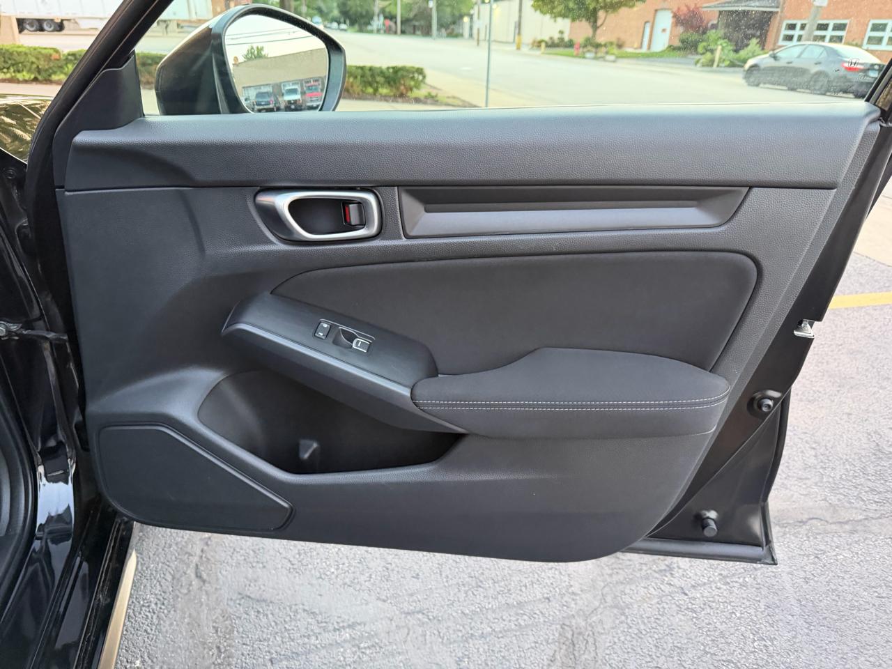 Honda Civic LX Hatchback 2023
