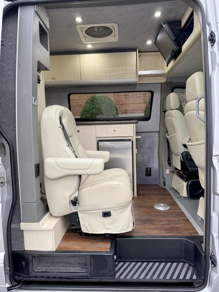 Mercedes-Benz Sprinter 3500 High Roof 170-in. WB EXT 2012