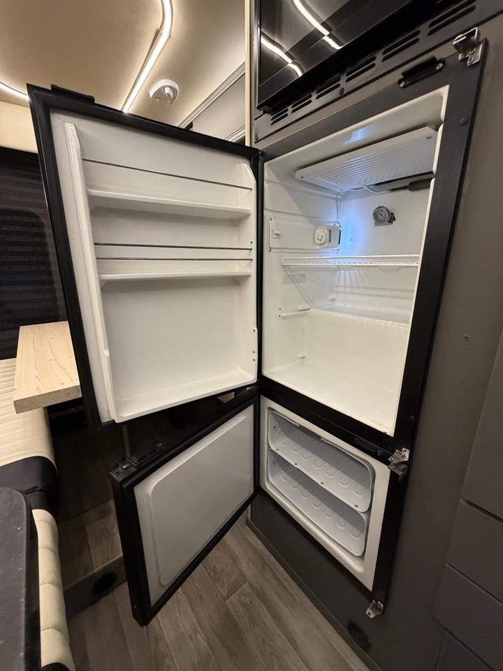 Ford Transit 350 Van HD High Roof 10360lb GVWR Pass. Slide EL 2017