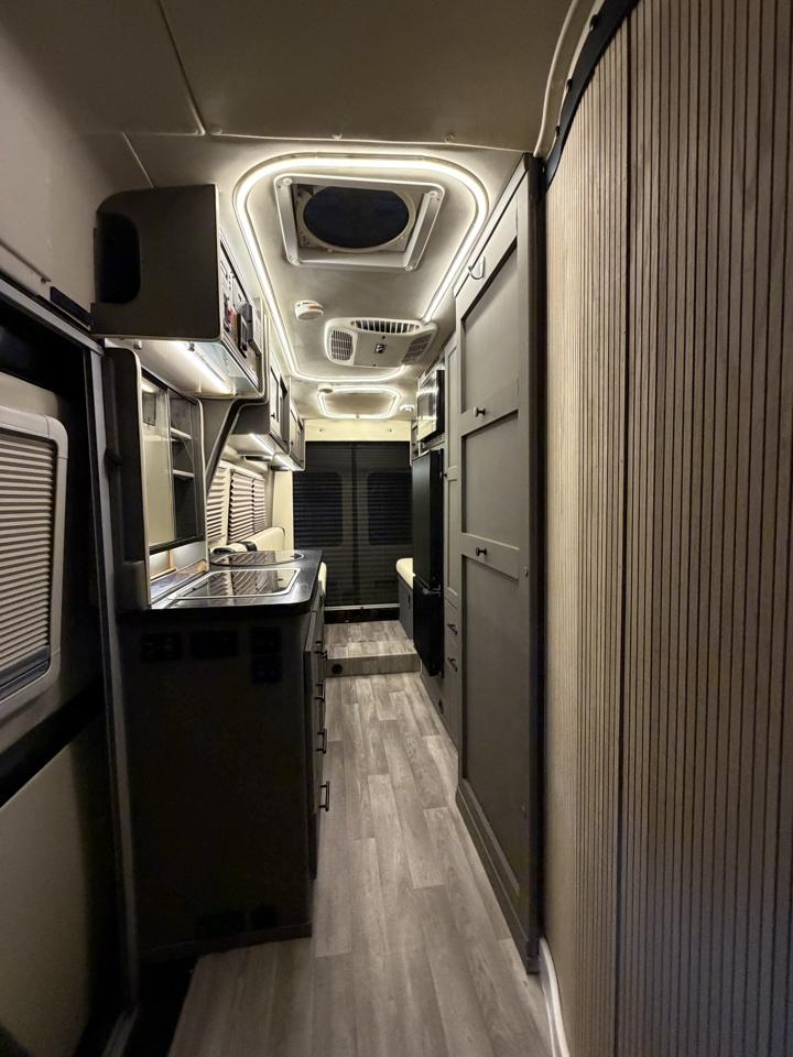 Ford Transit 350 Van HD High Roof 10360lb GVWR Pass. Slide EL 2017