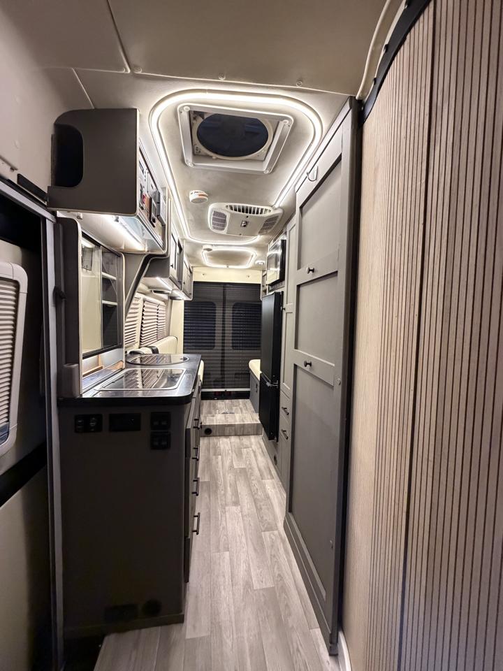 Ford Transit 350 Van HD High Roof 10360lb GVWR Pass. Slide EL 2017