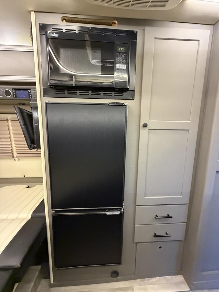 Ford Transit 350 Van HD High Roof 10360lb GVWR Pass. Slide EL 2017