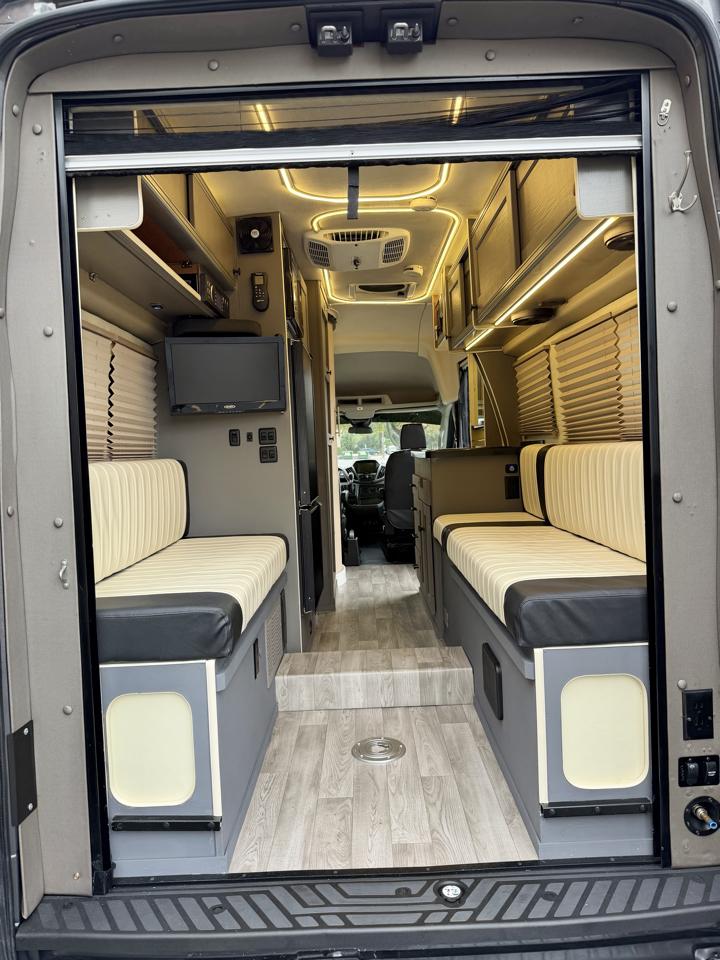 Ford Transit 350 Van HD High Roof 10360lb GVWR Pass. Slide EL 2017