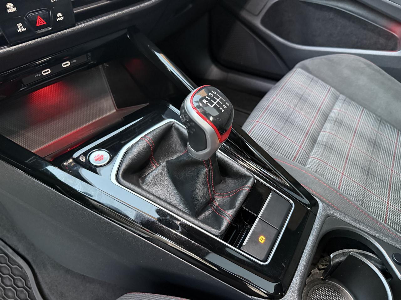 Volkswagen Golf GTI SE 6M 2024