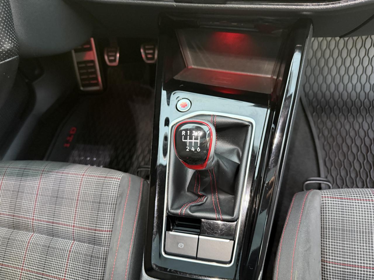 Volkswagen Golf GTI SE 6M 2024