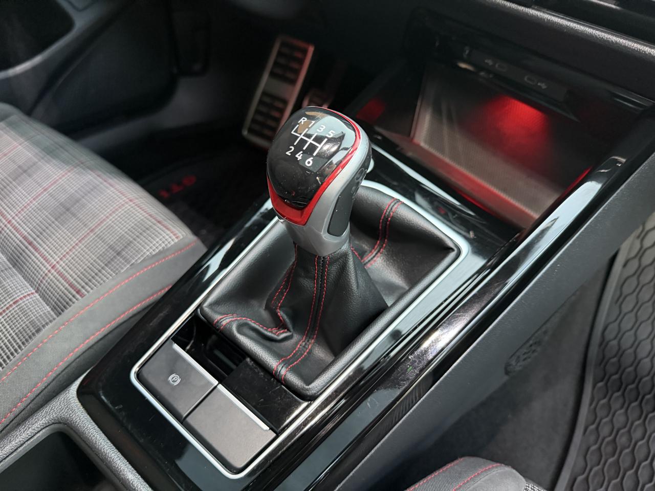 Volkswagen Golf GTI SE 6M 2024