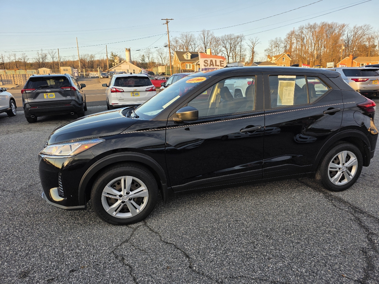 2021 Nissan Kicks S's photo