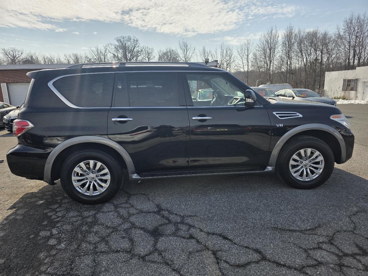 Nissan Armada Platinum AWD 2017