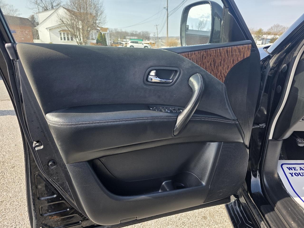 Nissan Armada Platinum AWD 2017