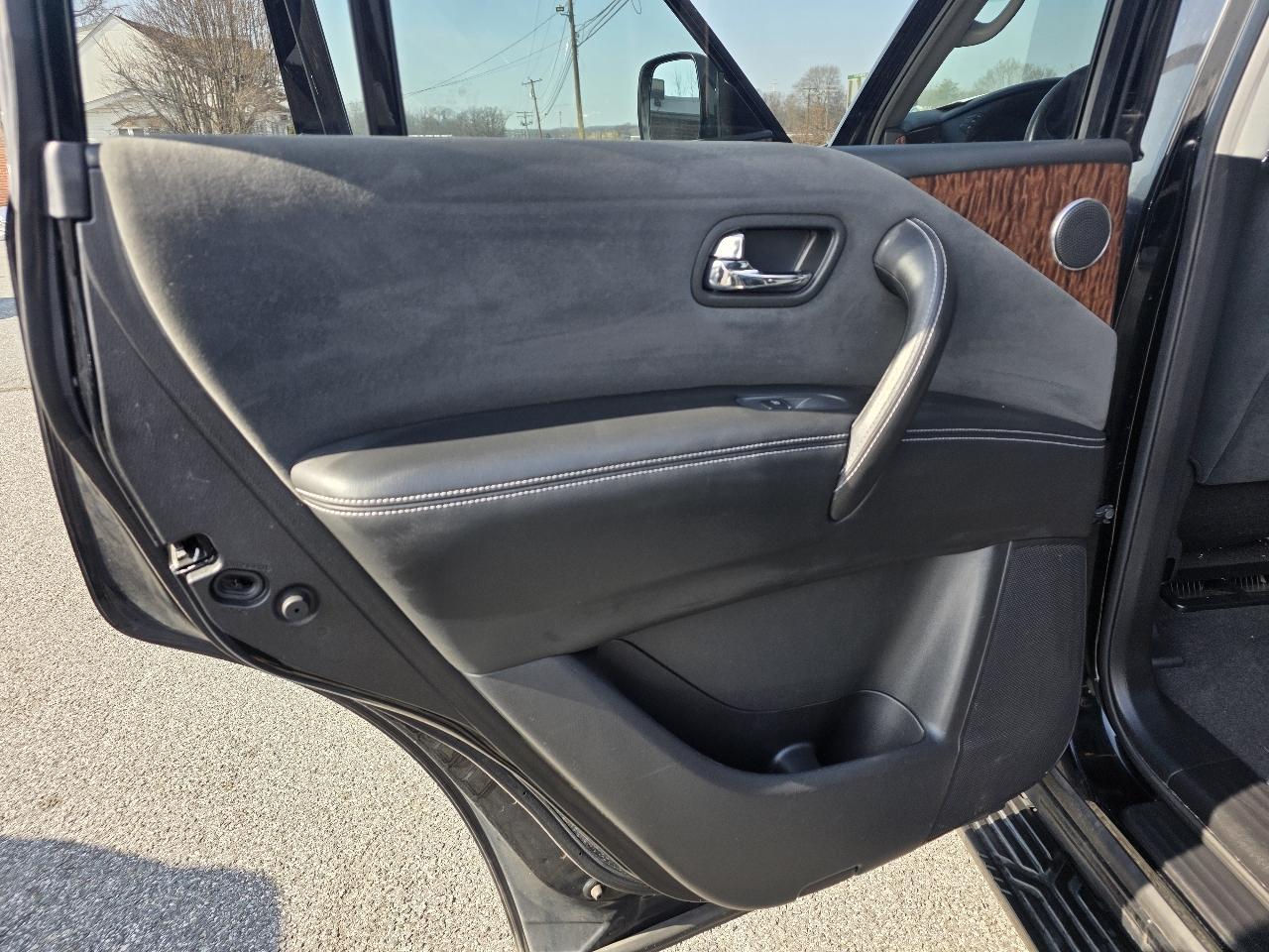 Nissan Armada Platinum AWD 2017