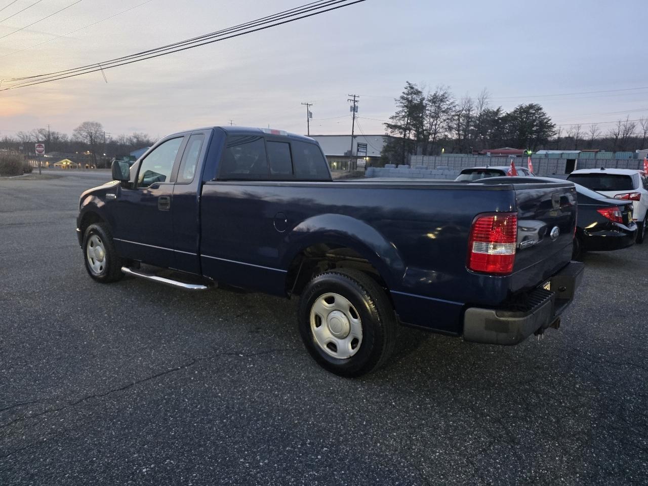 Ford F-150 2WD Reg Cab 145" XLT w/HD Payload Pkg 2008