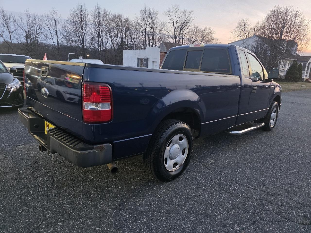 Ford F-150 2WD Reg Cab 145" XLT w/HD Payload Pkg 2008