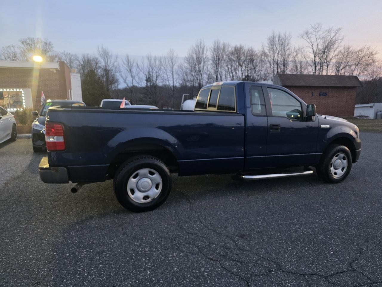 Ford F-150 2WD Reg Cab 145" XLT w/HD Payload Pkg 2008