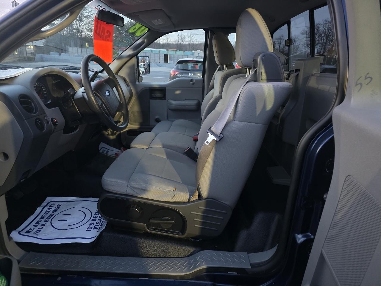 Ford F-150 2WD Reg Cab 145" XLT w/HD Payload Pkg 2008