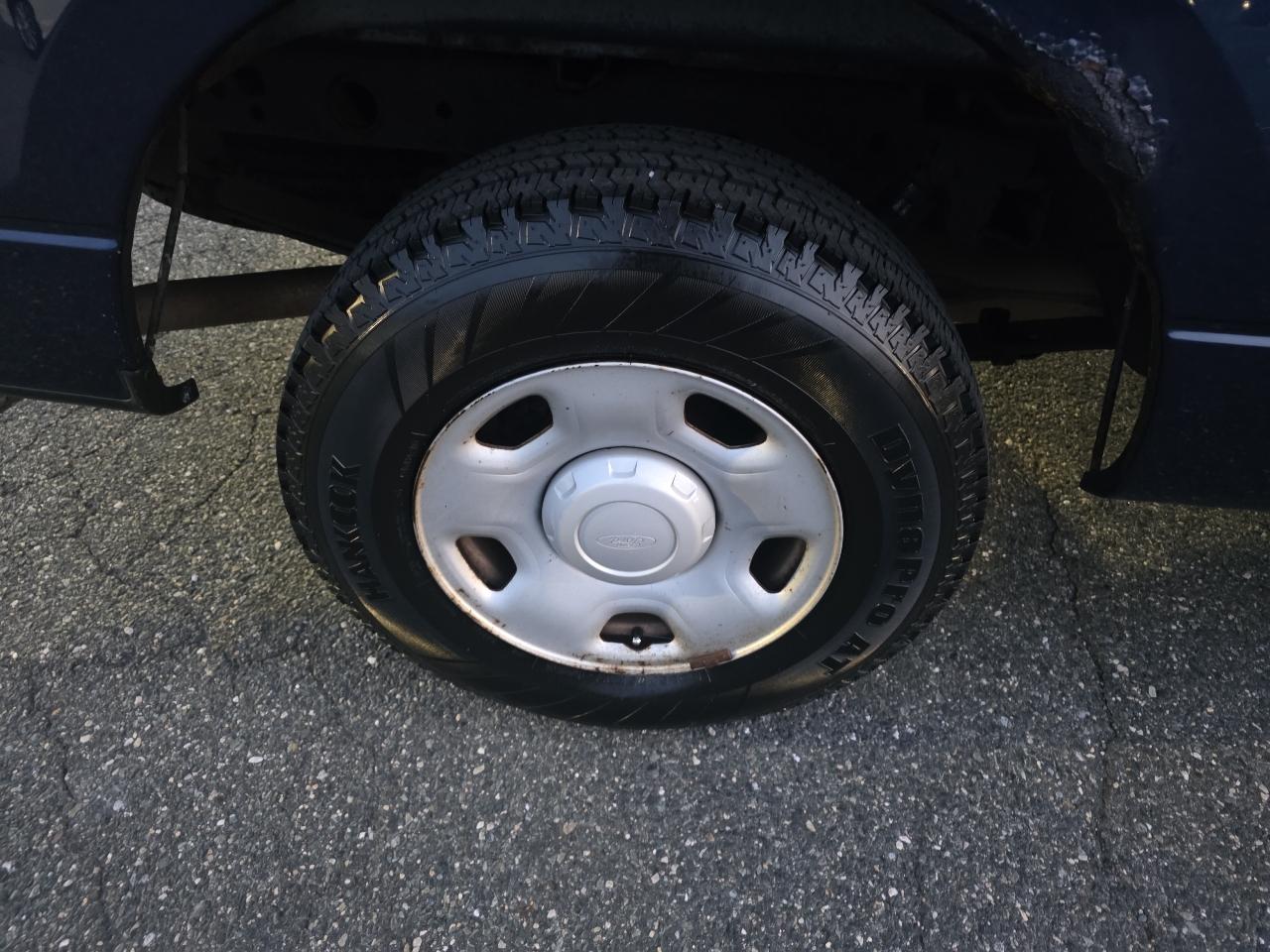 Ford F-150 2WD Reg Cab 145" XLT w/HD Payload Pkg 2008