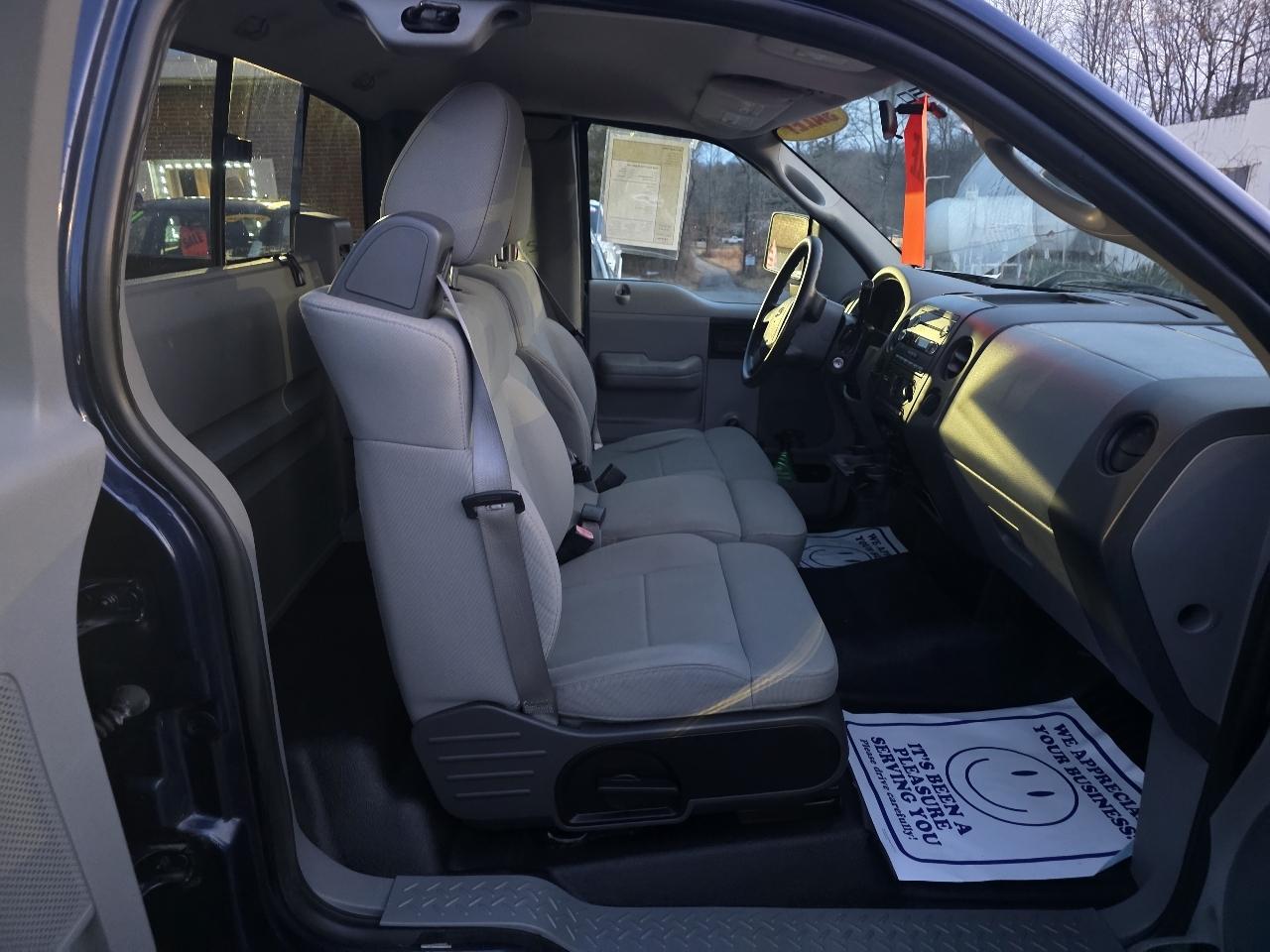 Ford F-150 2WD Reg Cab 145" XLT w/HD Payload Pkg 2008