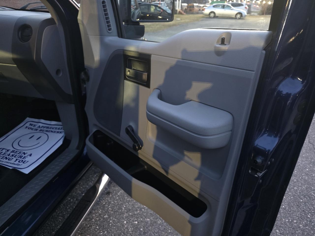 Ford F-150 2WD Reg Cab 145" XLT w/HD Payload Pkg 2008